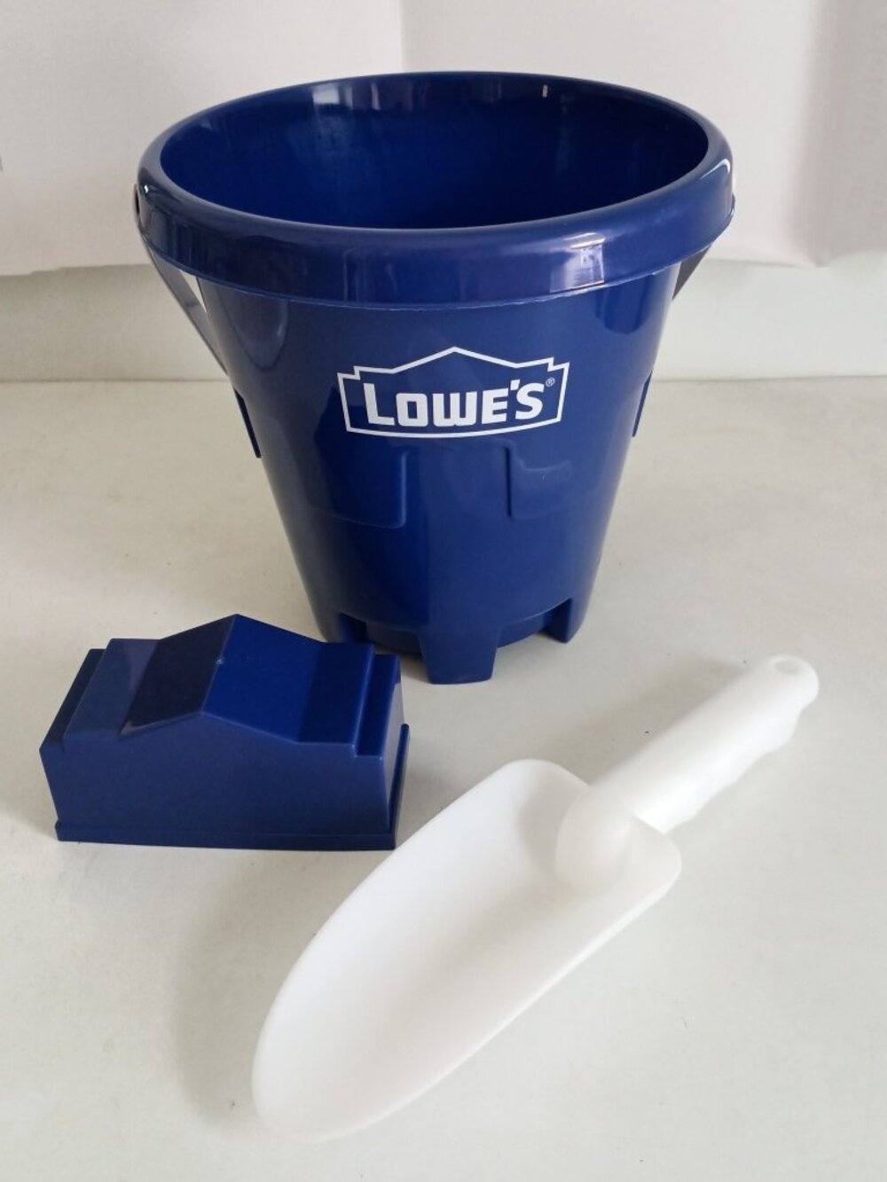 NEW Lowes beach bucket 3 piece set kids toy